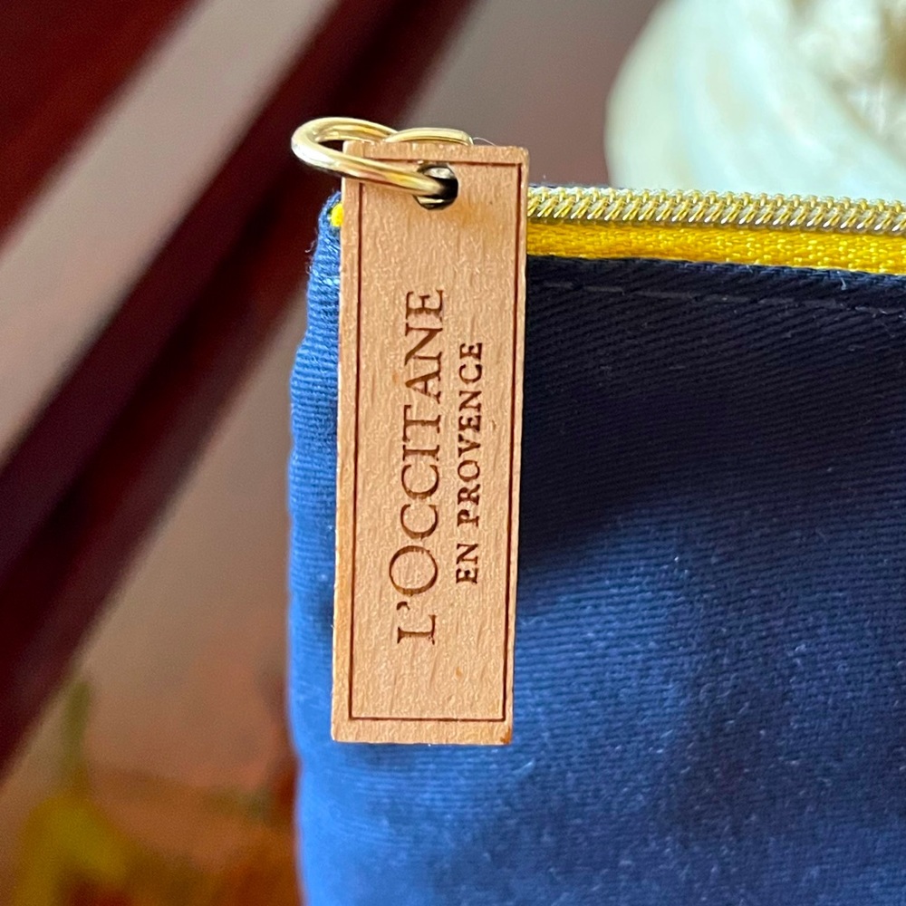 L’Occitane Travel Kit - Picture 2 of 12